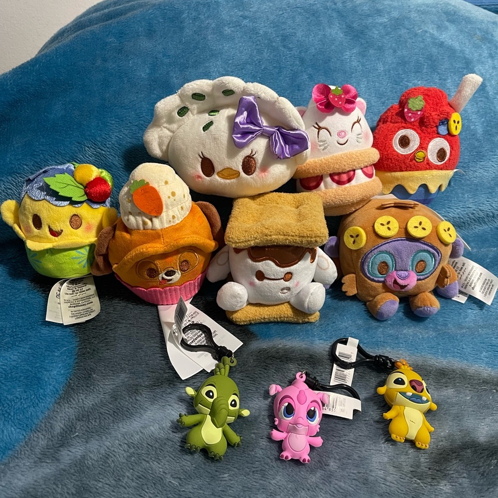 Lot of Disney munchlings and Disney stitch and cousins blind bag key chains